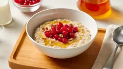 Havregrynsgröt med lingon och linfrön – den perfekta frukosten för dig som vill äta hälsosamt