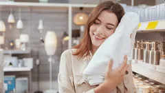 Häll ett glas av det här i tvättrumman – så blir till och med de äldsta frottéhanddukarna mjuka som dun