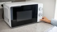 Ett vanligt misstag som nästan alla gör kan förstöra din mikrovågsugn.