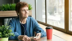 Smarta och ensamma: varför människor i mogen ålder krymper sin umgängeskrets