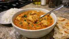 Krämig kycklinggryta med indiska smaker – kokos, tomat och varma kryddor