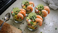 Räkcocktail med mango och avokado – fräsch förrätt i glas på 15 minuter