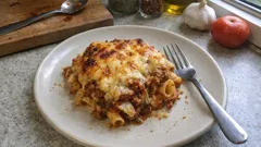 Krämig pastagratäng med köttfärs – gyllene osttäcke som alltid blir saftigt