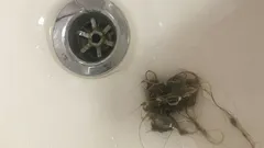 Så blir du av med hår i avloppsröret för alltid: Lösningen på problemet är snabb och väldigt enkel