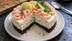 Räkcheesecake på kavringsbotten – en kall förrätt som du kan göra dagen före