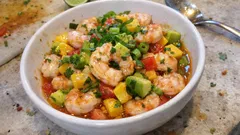 Ceviche med räkor, avokado och mango – fräsch förrätt som kan förberedas i förväg