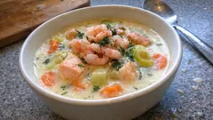 Krämig fisksoppa med räkor – klar på 30 minuter och lätt att lyckas med