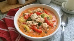 Krämig fisksoppa med tomat och potatis – klar på runt 20 minuter