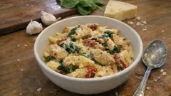 Krämig kycklingpasta med soltorkade tomater – vardagslyx på få ingredienser