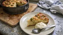 Mjuk krusbärskaka i springform – saftig sockerkaka med frisk bärsmak