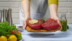 Varför du absolut inte ska skölja rått kött före tillagning