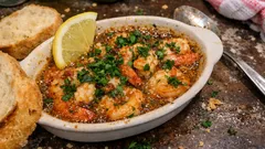 Heta räkor i ugnen med vitlök, chili och persilja – klara på 10 minuter