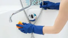 Så städar du badrummet skinande rent på ett enkelt och miljövänligt sätt