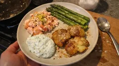 Citronbakad lax på plåt – krossad potatis som blir riktigt frasig