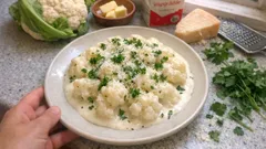 Stuvad blomkål med persilja och parmesan – krämigt tillbehör i en och samma kastrull