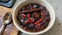 Plommonchutney med chili, kanel och stjärnanis – sötsting som lyfter ost och grillat