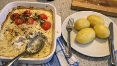Krämig fiskgratäng med torsk – dillsås med citron och parmesan