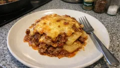 Potatisgratäng med köttfärs – krämig vardagsgratäng med gyllene osttäcke