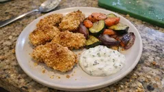 Pankopanerad kyckling med kall vitlökssås – extra krispig till vardagsmiddagen