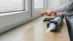 Så isolerar du ett plastfönster själv: några användbara metoder