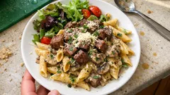 Krämig oxfilépasta med champinjoner – klar på kort tid med lite tryffelolja