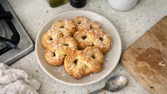 Mormors sockerkringlor – spröda småkakor med pärlsocker, enkla att baka