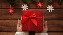 Vad kan man ge i nyårspresent? 20 prisvärda, värmande gåvor som ger äkta glädje