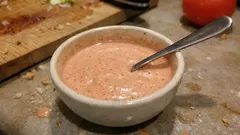 Krämig kebabsås med en skvätt Fanta – pizzeriasmak hemma på 5 minuter