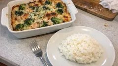 Krämig kycklinggratäng med ädelost och broccoli – enkel ugnsmiddag som alltid går hem