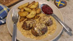 Färsbiffar i krämig senapssås – husmansfavoriten som blir extra saftig i ugnen