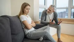 7 vanor som äldre tycker är artiga, men som irriterar yngre