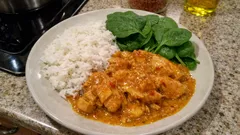 Saftig kycklinglårfilé i krämig mango chutney-sås – gratäng som sköter sig i ugnen