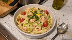 Krämig laxpasta med tomater och dill – klar på en halvtimme