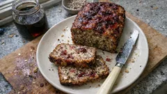 Glutenfri filmjölkslimpa med lingon – rör ihop och grädda direkt, utan jäst