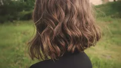 Vilken hårlängd får dig att se äldre ut efter 50 – och vilken föryngrar dig? En praktisk guide.