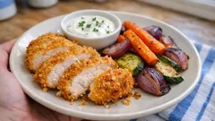 Pankopanerad kyckling med kall vitlökssås – krispig middag som alltid blir saftig